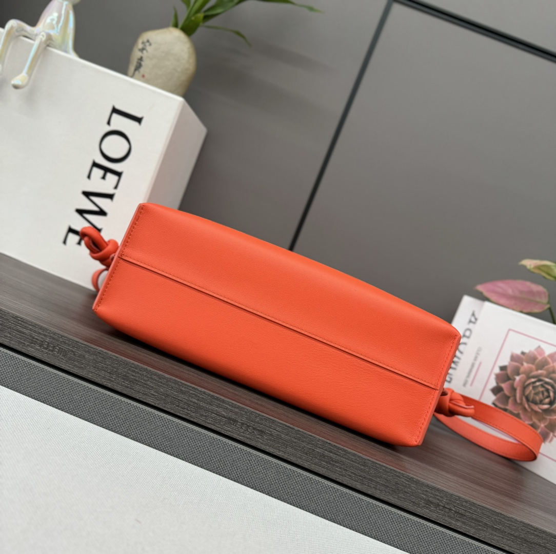 Loewe 로에베 신형 나파 카프스킨 플라멩코 퍼스 숄더백 가방 - 미디엄