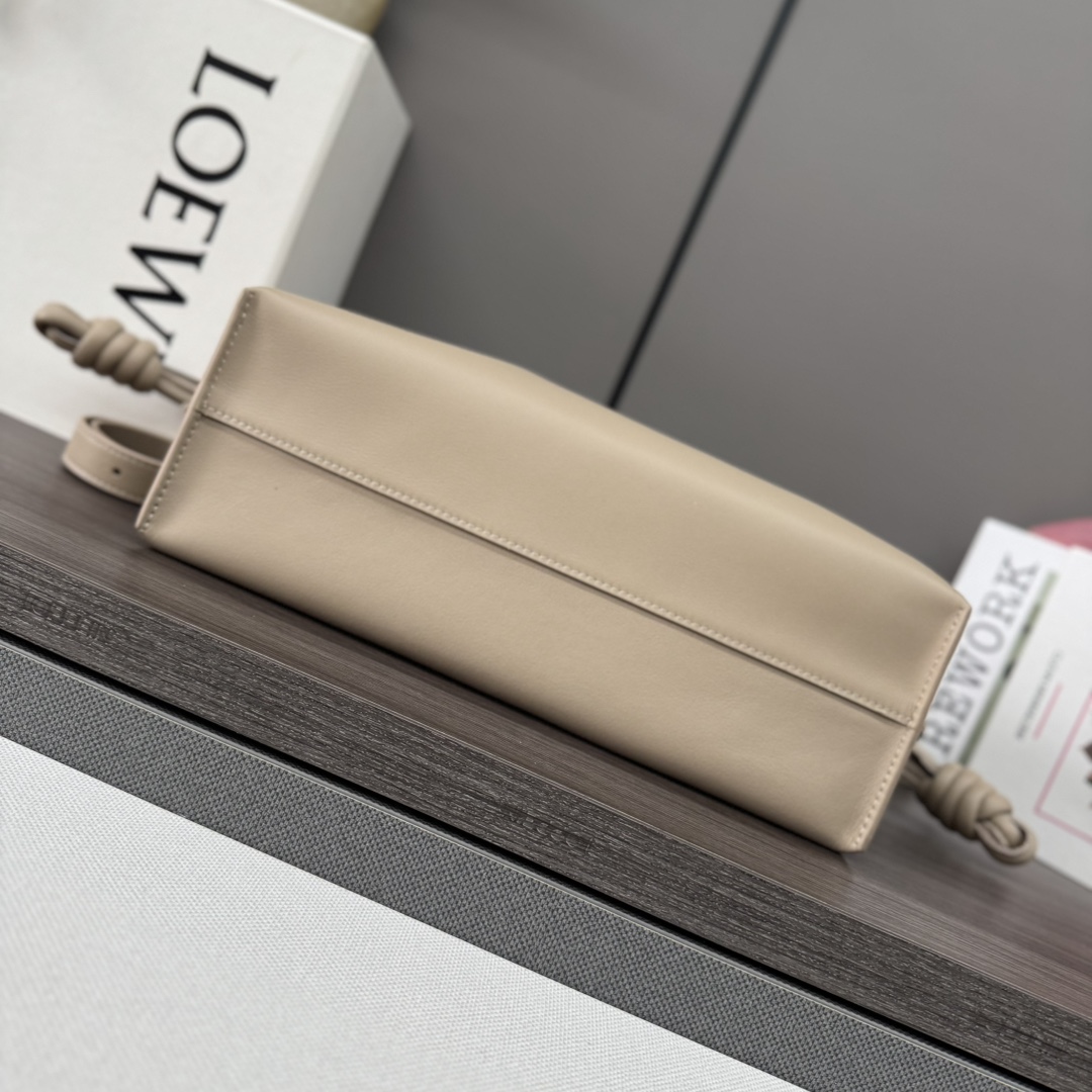 Loewe 로에베 신형 나파 카프스킨 플라멩코 퍼스 숄더백 가방 - 미디엄