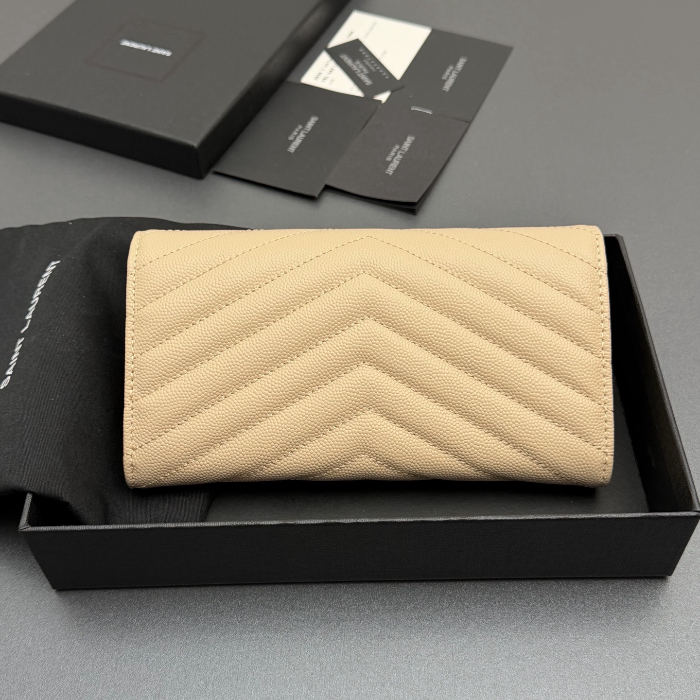 Saint Laurent YSL 생로랑 마틀라세 그레인 레더 장지갑 - 아몬드/금장