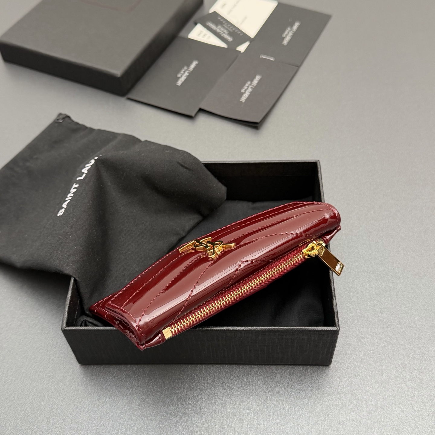 Saint Laurent YSL 생로랑 마틀라세 페이턴트 플랩 지퍼 카드 지갑 - 버건디/금장