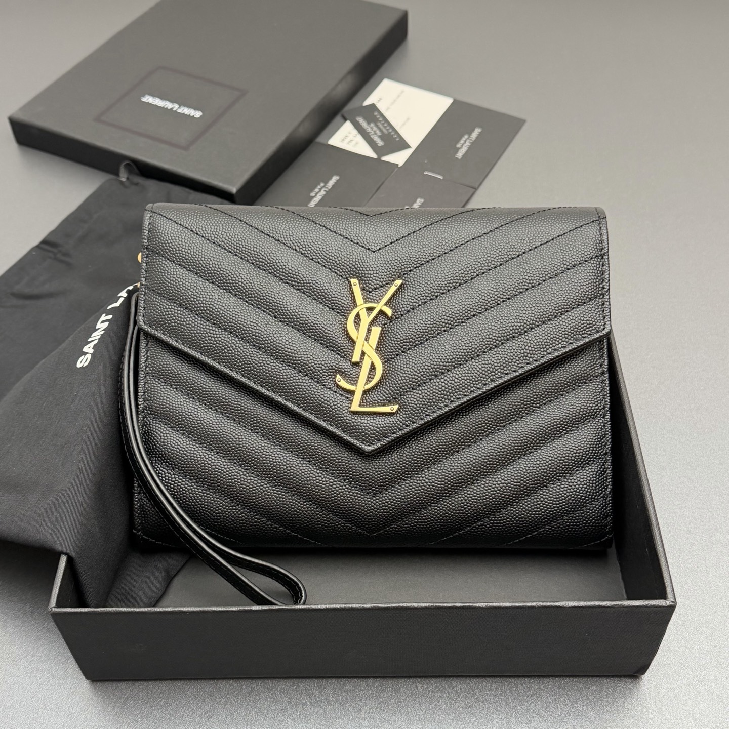 Saint Laurent YSL 생로랑 마틀라세 카산드르 엔벨로프 클러치 가방