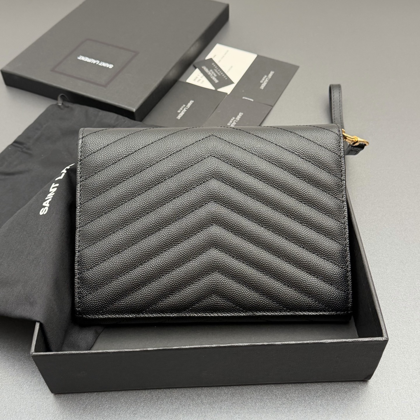 Saint Laurent YSL 생로랑 마틀라세 카산드르 엔벨로프 클러치 가방