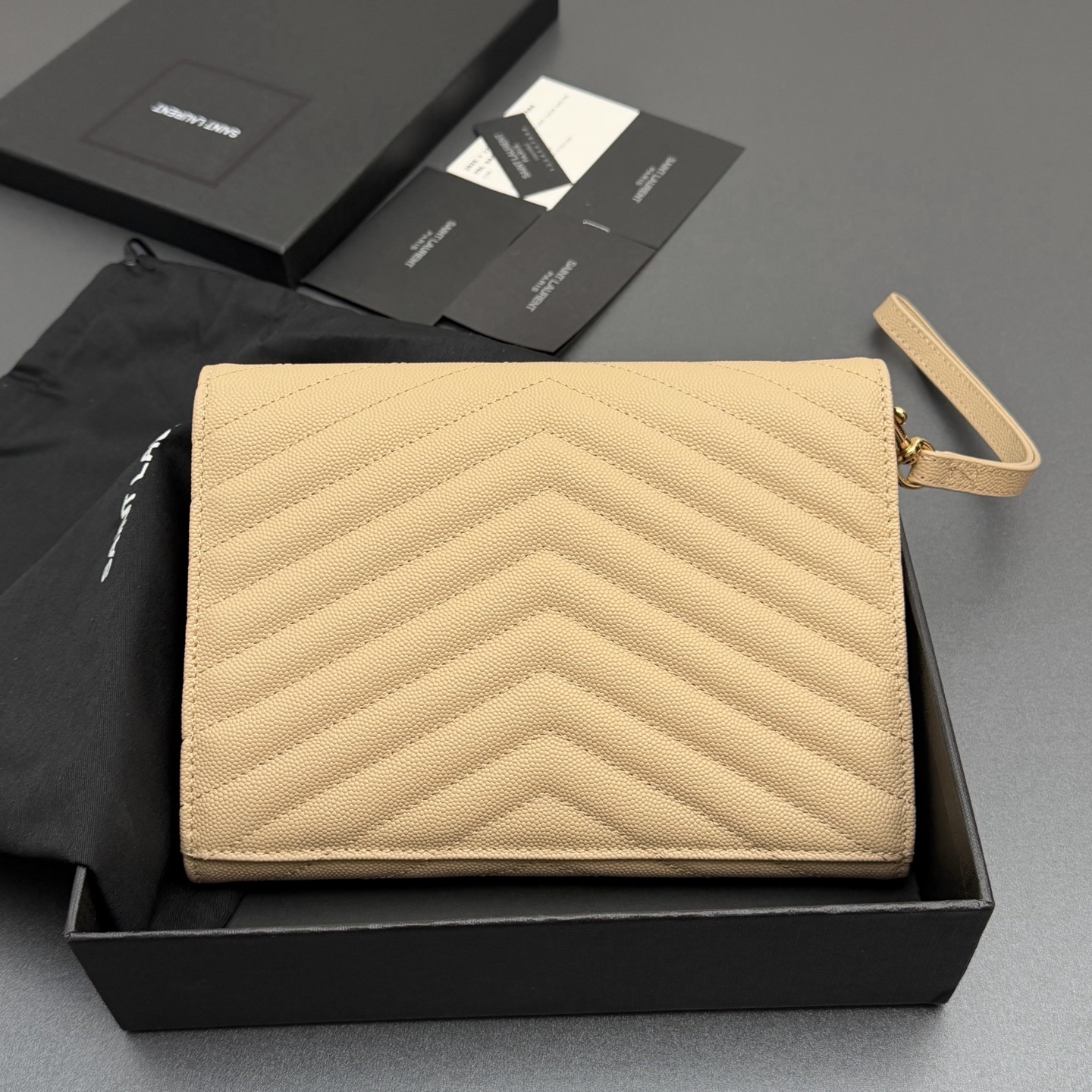 Saint Laurent YSL 생로랑 마틀라세 카산드르 엔벨로프 클러치 가방