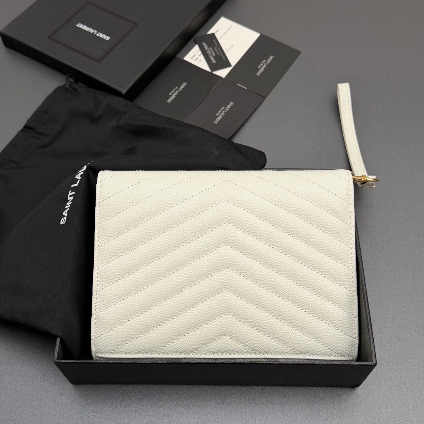 Saint Laurent YSL 생로랑 마틀라세 카산드르 엔벨로프 클러치 가방