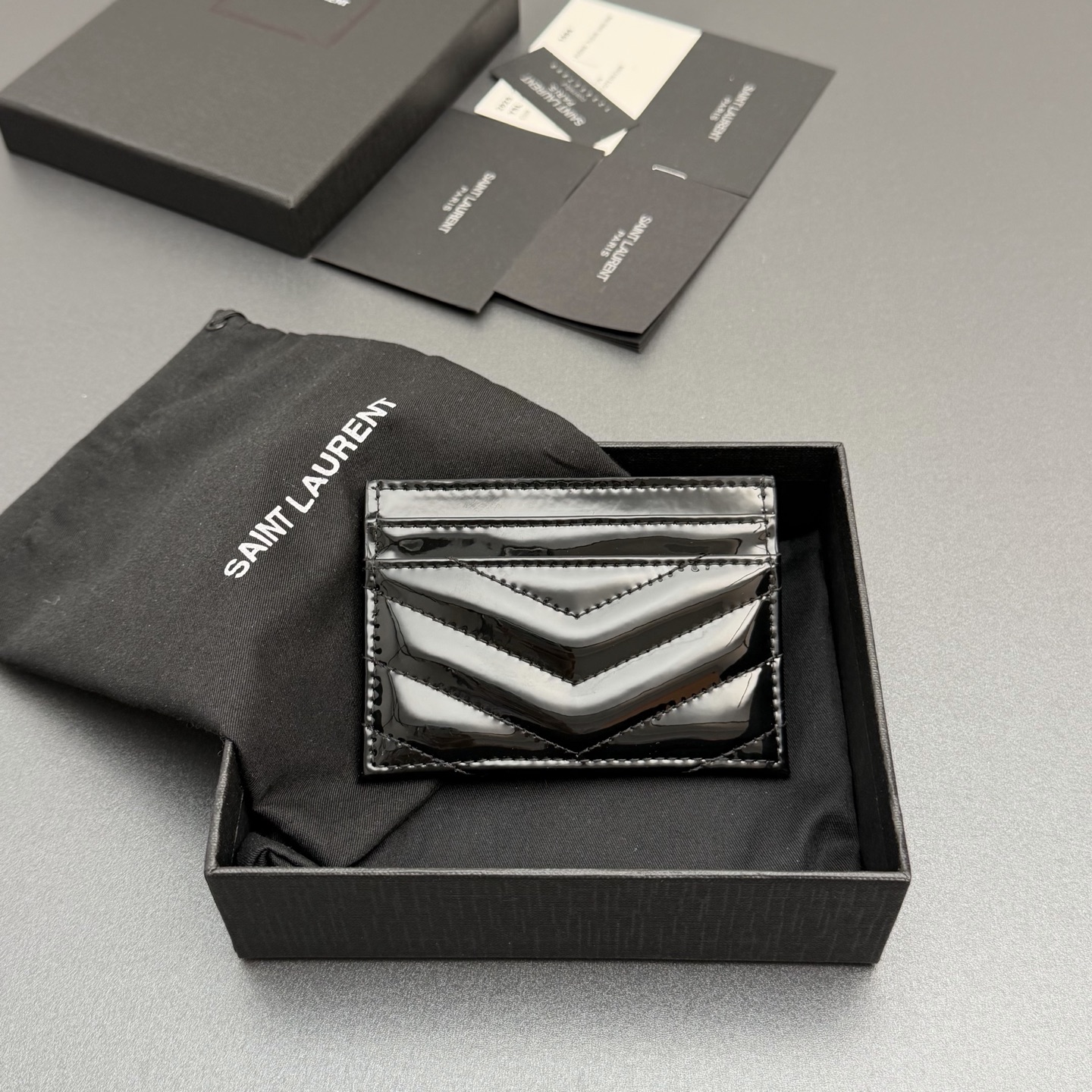 Saint Laurent YSL 생로랑 마틀라세 샤이니 레더 카드 홀더 지갑 - 블랙/금장