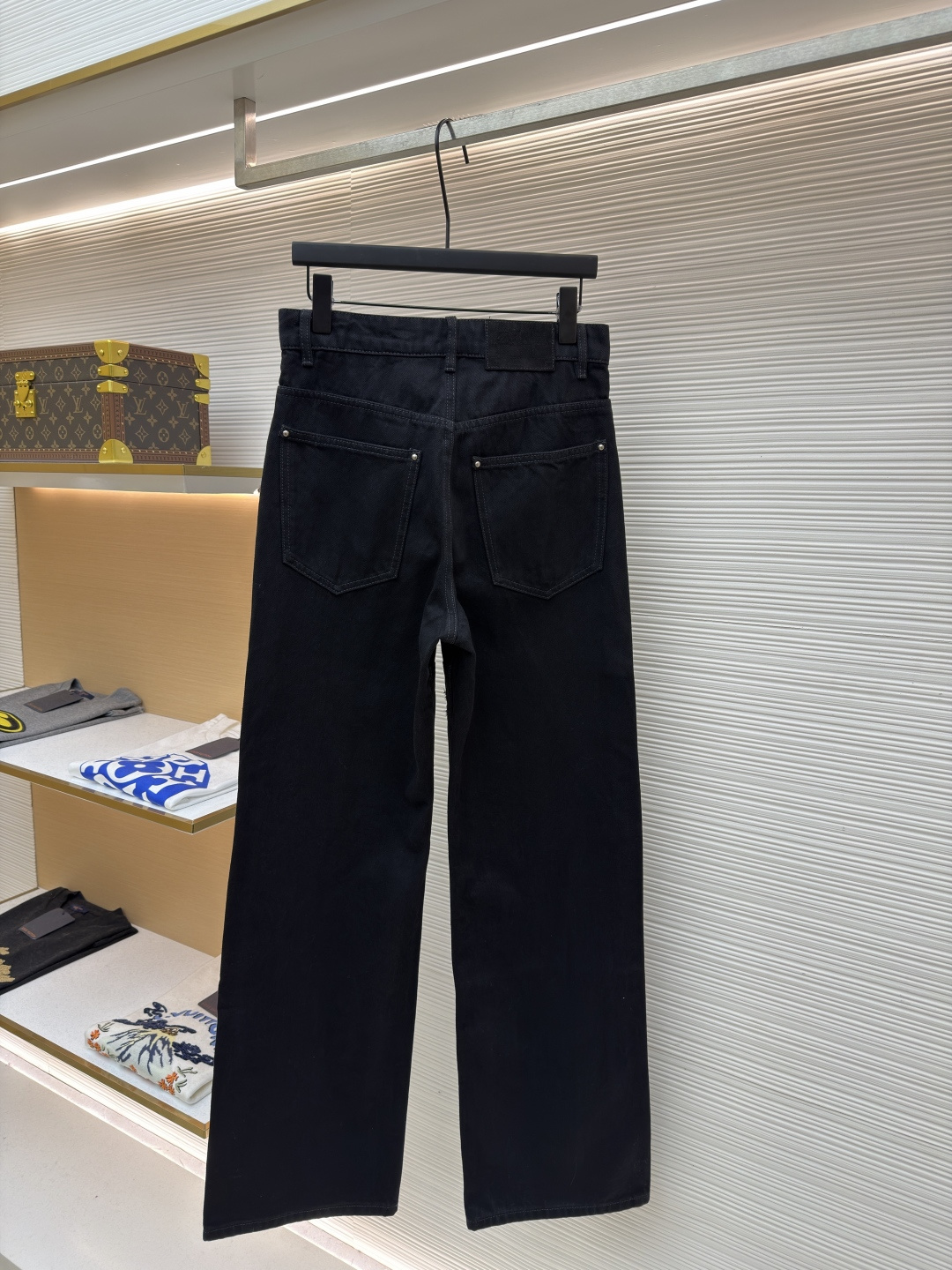 루이비통(LV) 워싱 디스트로이드 데님 팬츠 의류