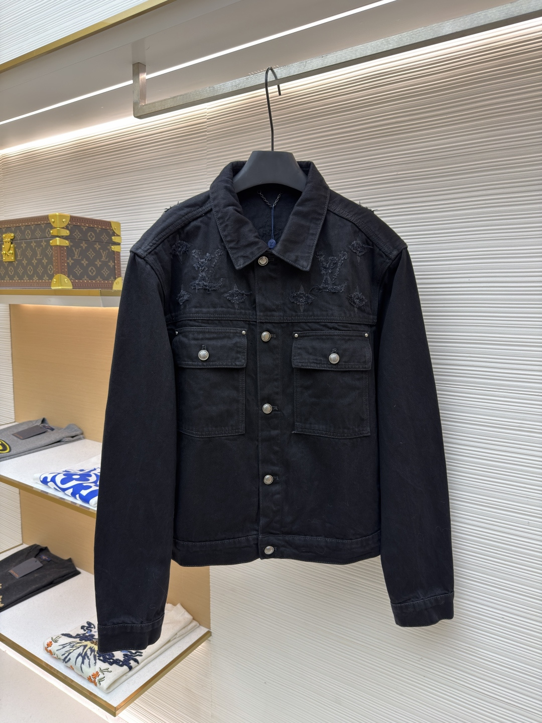 루이비통(LV) 워싱 디스트로이드 데님 재킷 의류