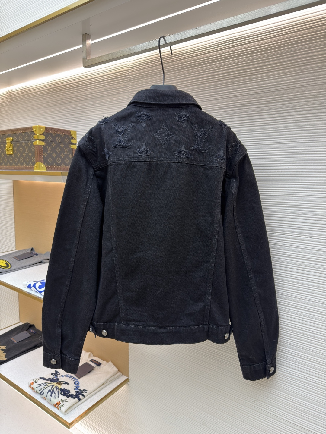 루이비통(LV) 워싱 디스트로이드 데님 재킷 의류