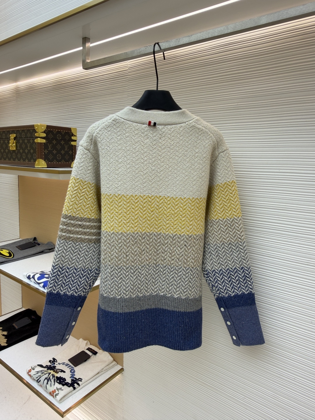 톰 브라운(Thom Browne) 컬러 블록 울 V넥 가디건 의류