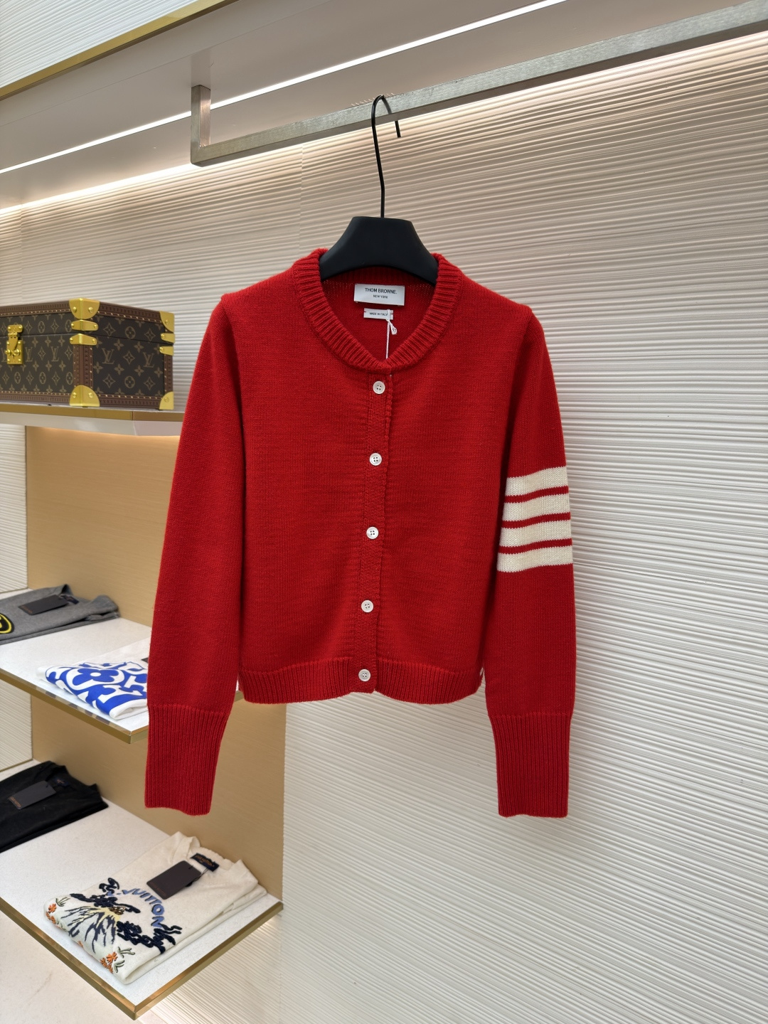 톰 브라운(Thom Browne) 레드 닥스훈트 모티프 니트 가디건 의류