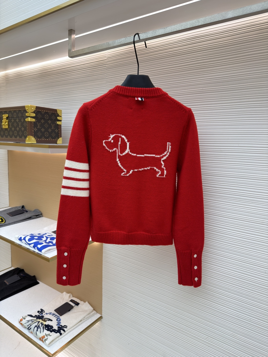 톰 브라운(Thom Browne) 레드 닥스훈트 모티프 니트 가디건 의류