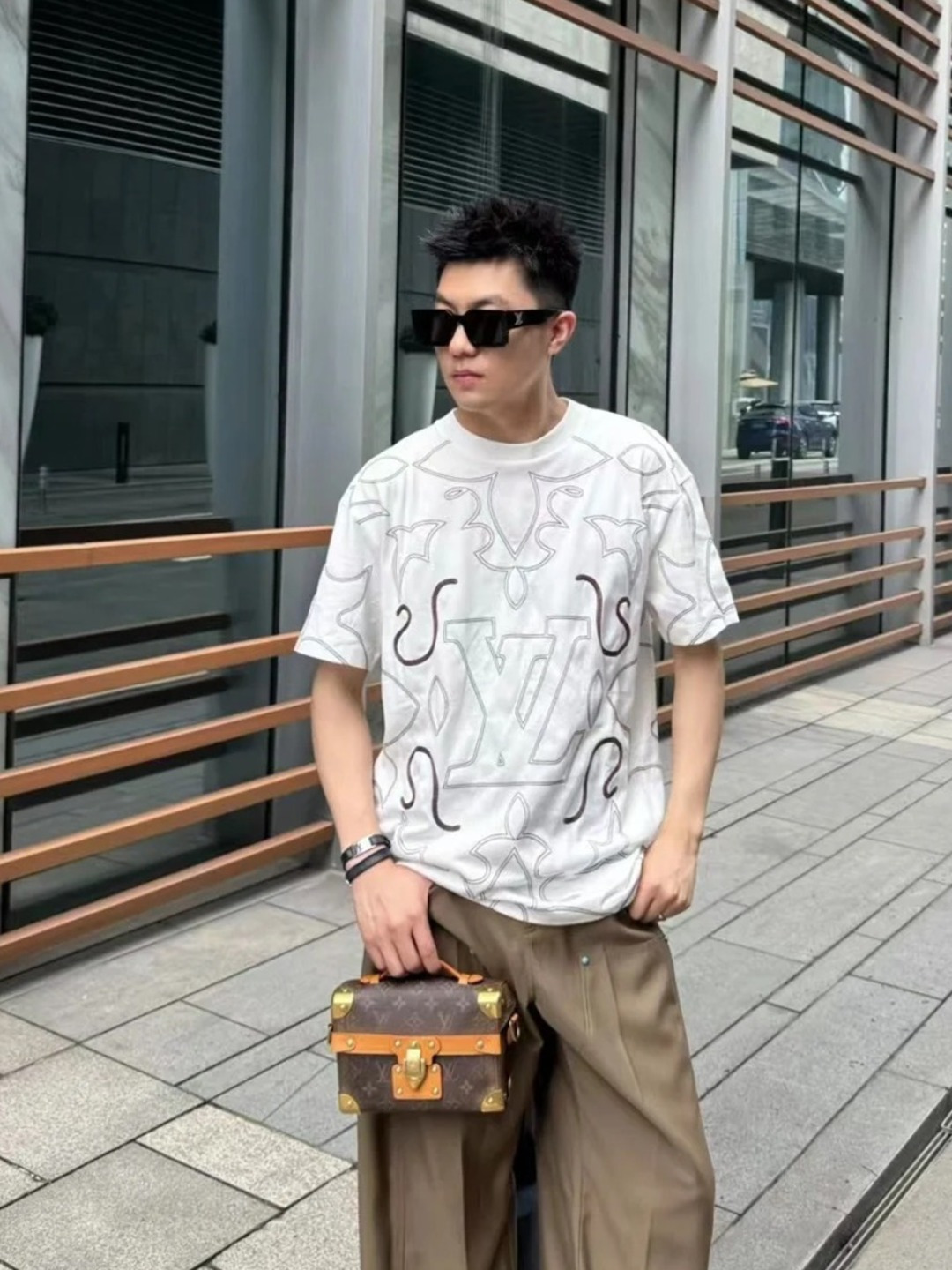 루이비통(LV) 라인 반소매 티셔츠 의류