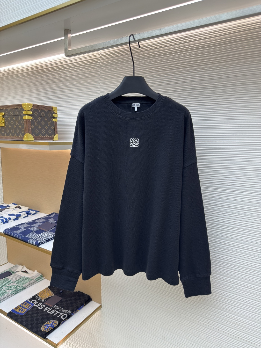 로에베(LOEWE) 아나그램 자수 긴소매 티셔츠 의류