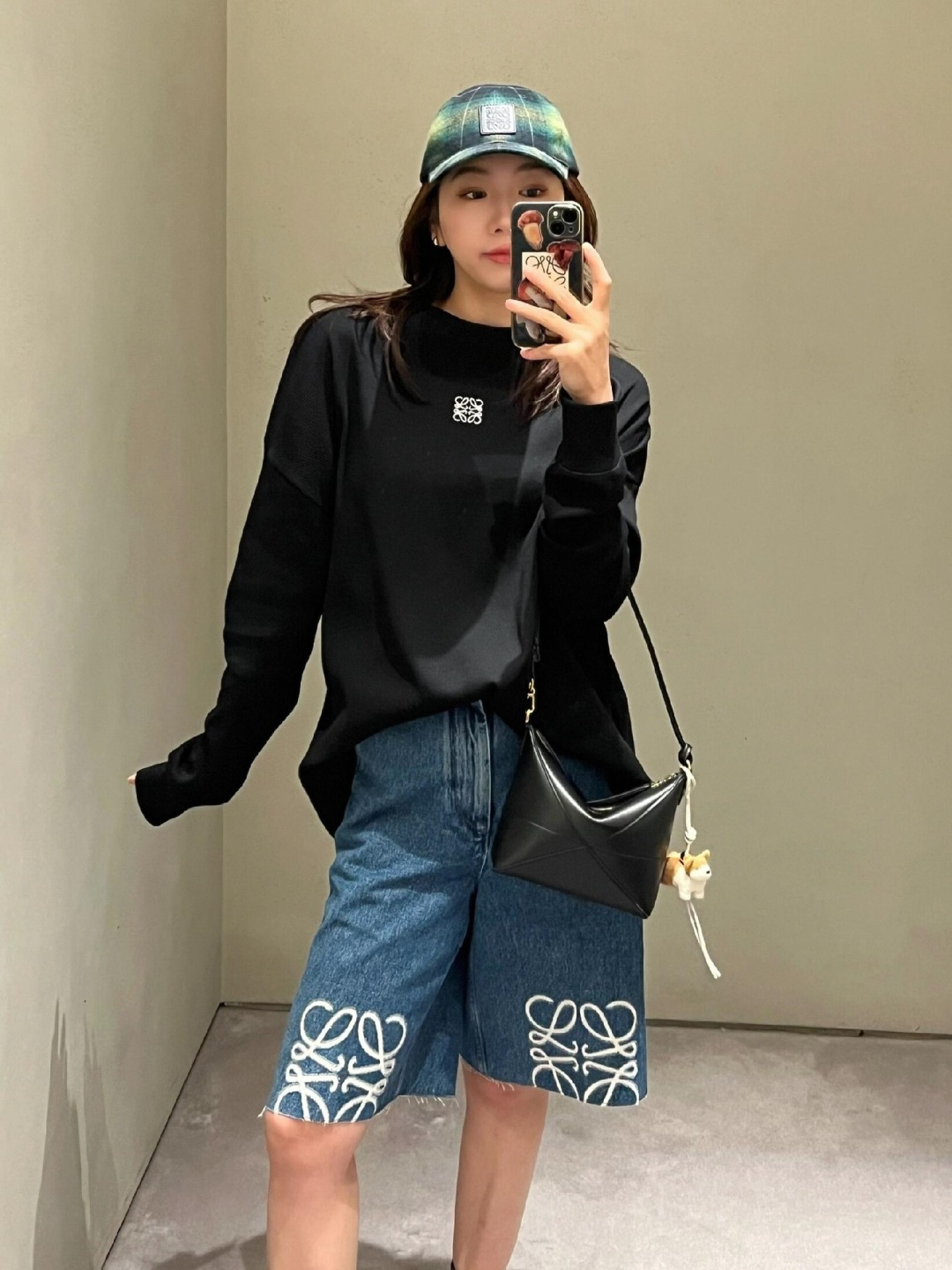 로에베(LOEWE) 아나그램 자수 긴소매 티셔츠 의류