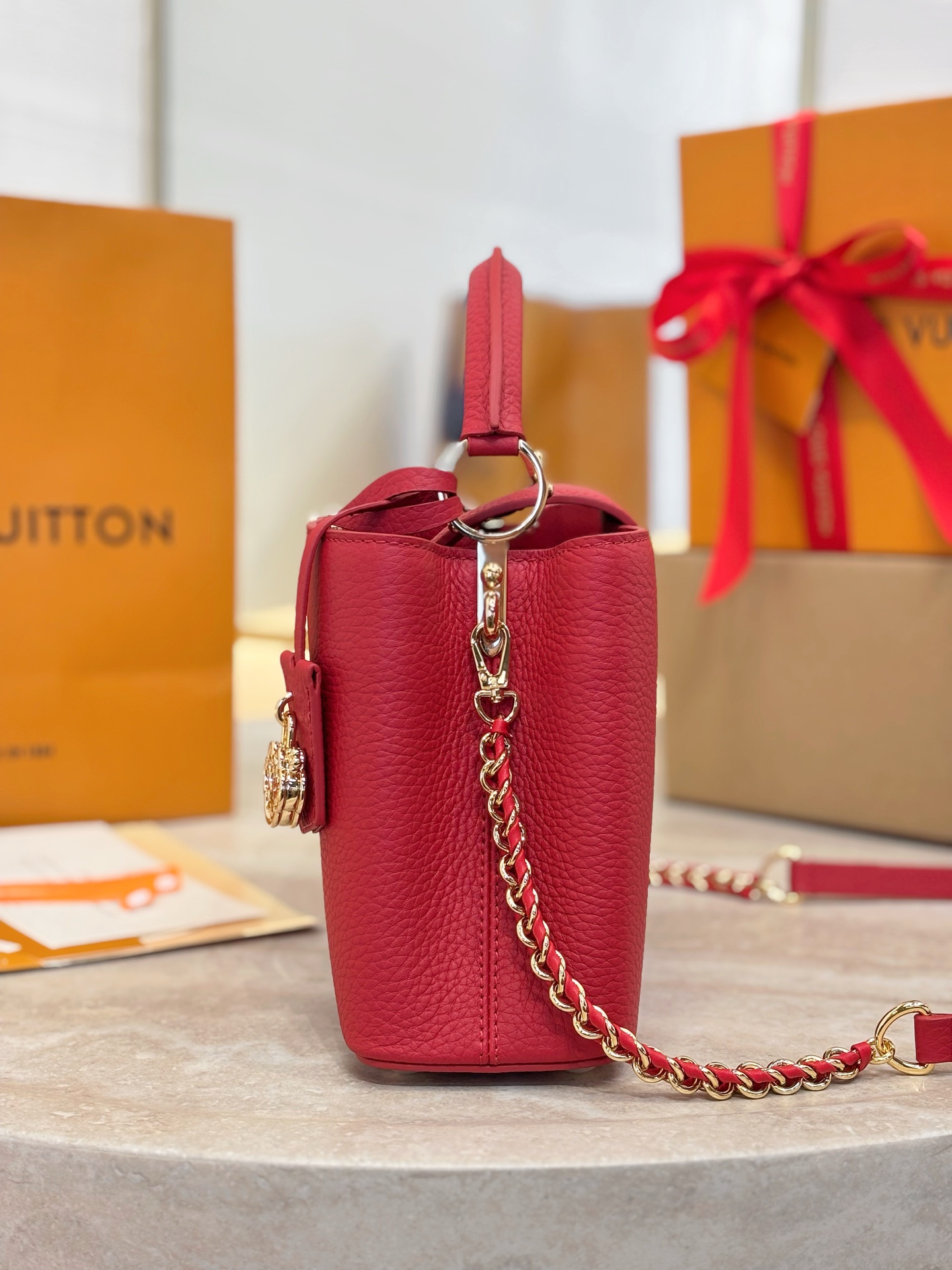 LV 루이비통 카퓌신 CAPUCINES East-West BB 레드 (M27300) 29cm