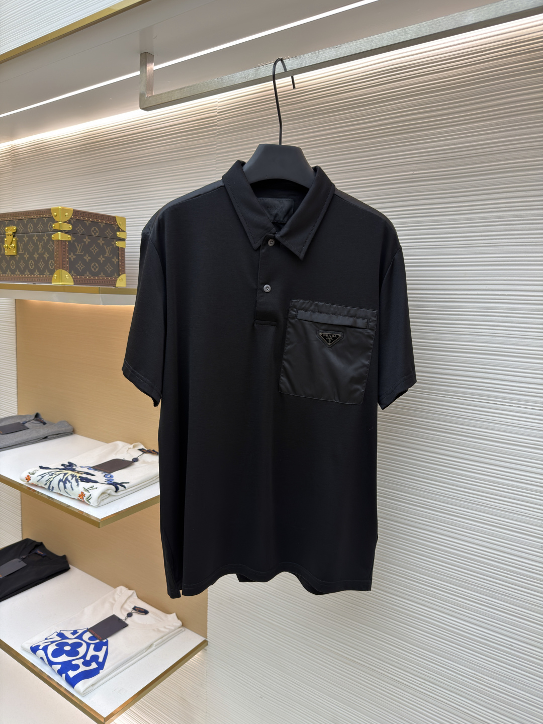 프라다(PRADA) 포켓 폴로 셔츠 의류