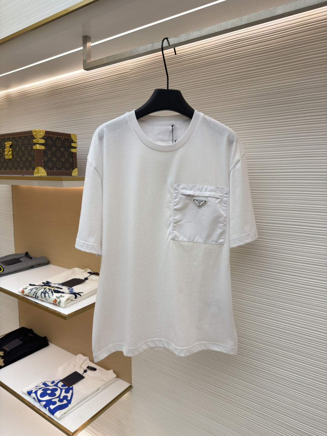 프라다(PRADA) 포켓 반팔 티셔츠 의류