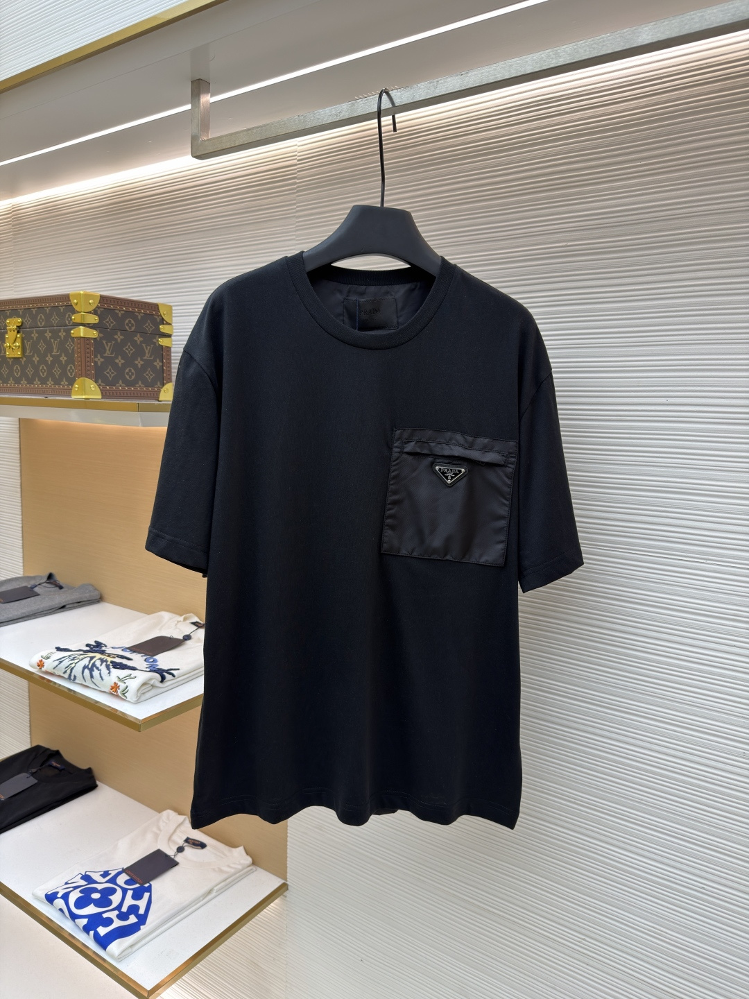 프라다(PRADA) 포켓 반팔 티셔츠 의류