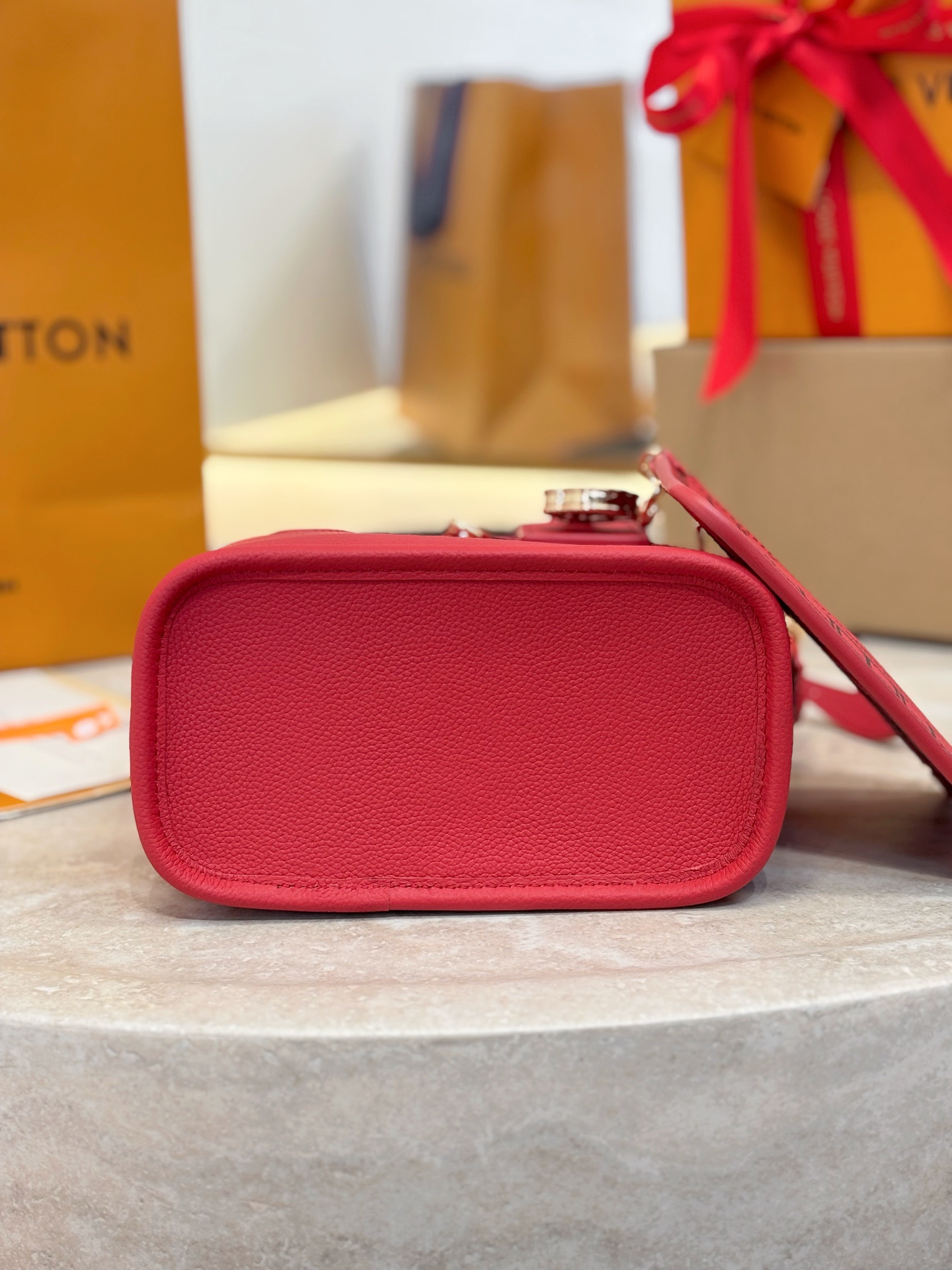 LV 루이비통 네버풀 반둘리에 인사이드 아웃 BB 레드 토트백 숄더백 가방 (M28318)