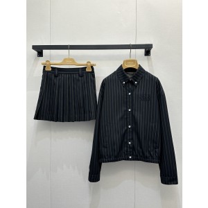 miumiu 미우미우 블랙 스트라이프 자켓 & 백플리츠 스커트 셋업 세트 의류