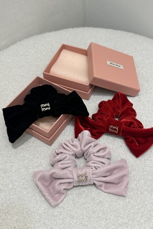 미우미우(miumiu) 벨벳 리본 로고 헤어 스크런치 헤어밴드 악세사리