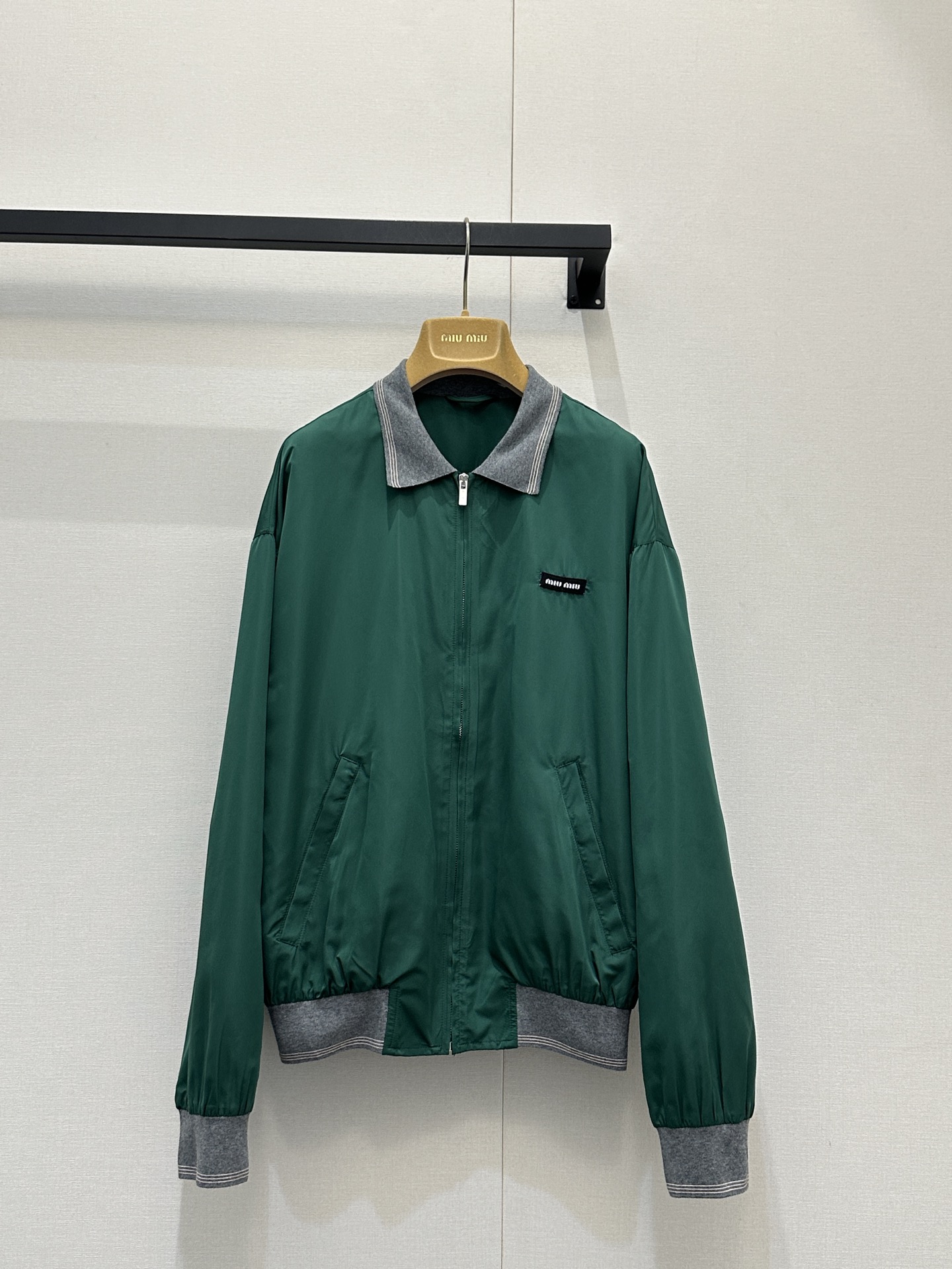 미우미우(miumiu) 테니스 컬렉션 배색 윈드브레이커 자켓 재킷 의류