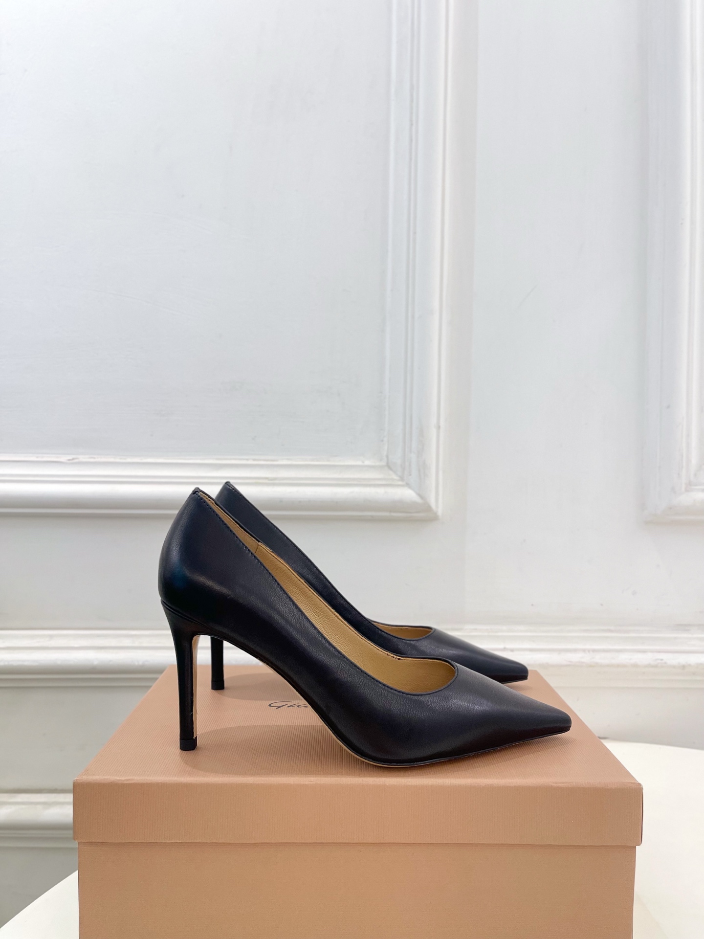 지안비토 로시(Gianvito Rossi) 클래식 토 하이힐 신발