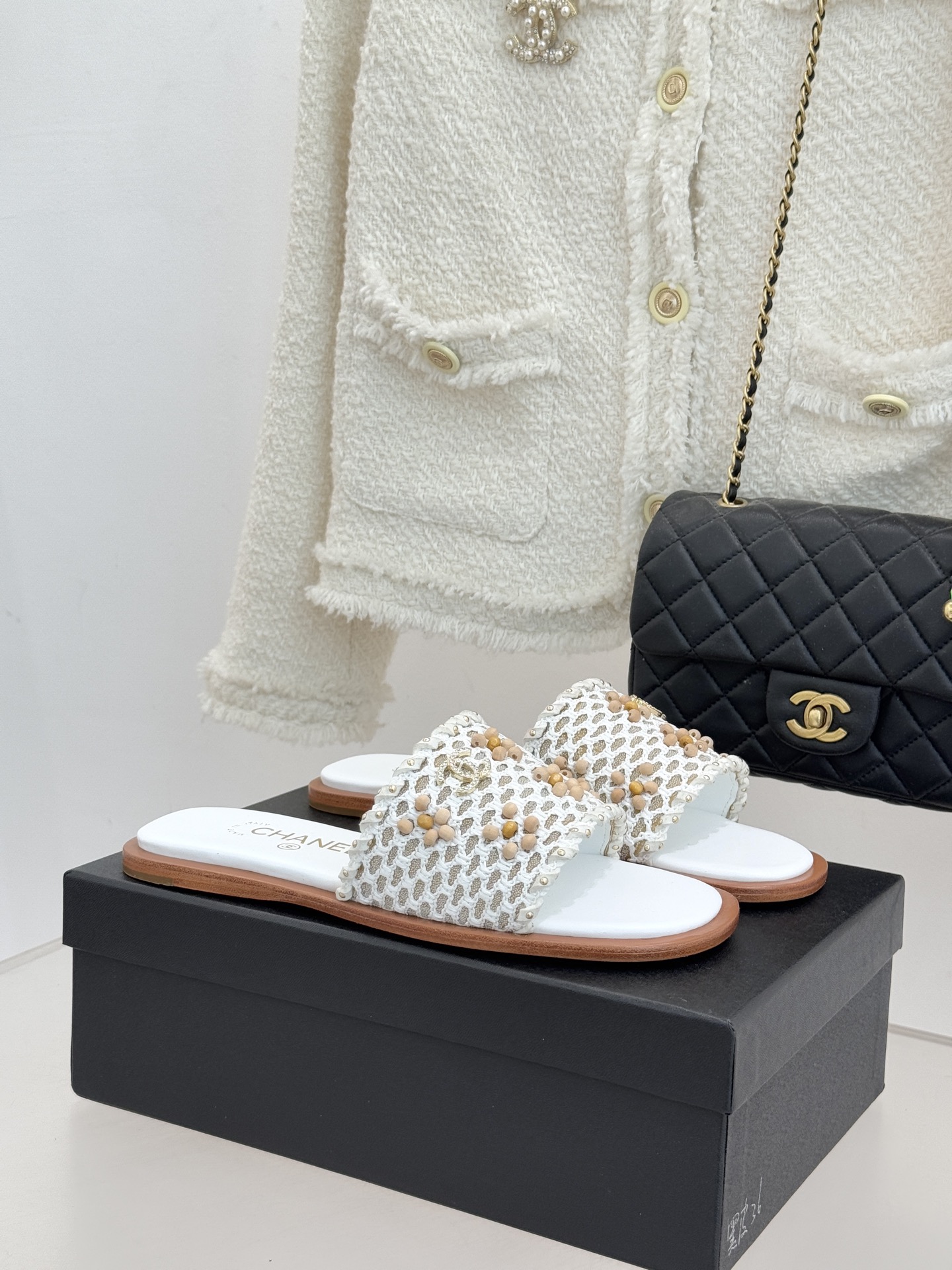 샤넬(CHANEL) 더블 C 플랫 슬리퍼 신발