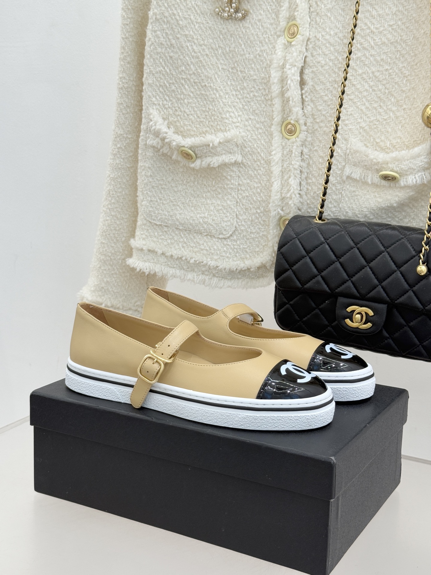 샤넬(CHANEL) 배색 플랫폼 메리제인 슈즈 신발