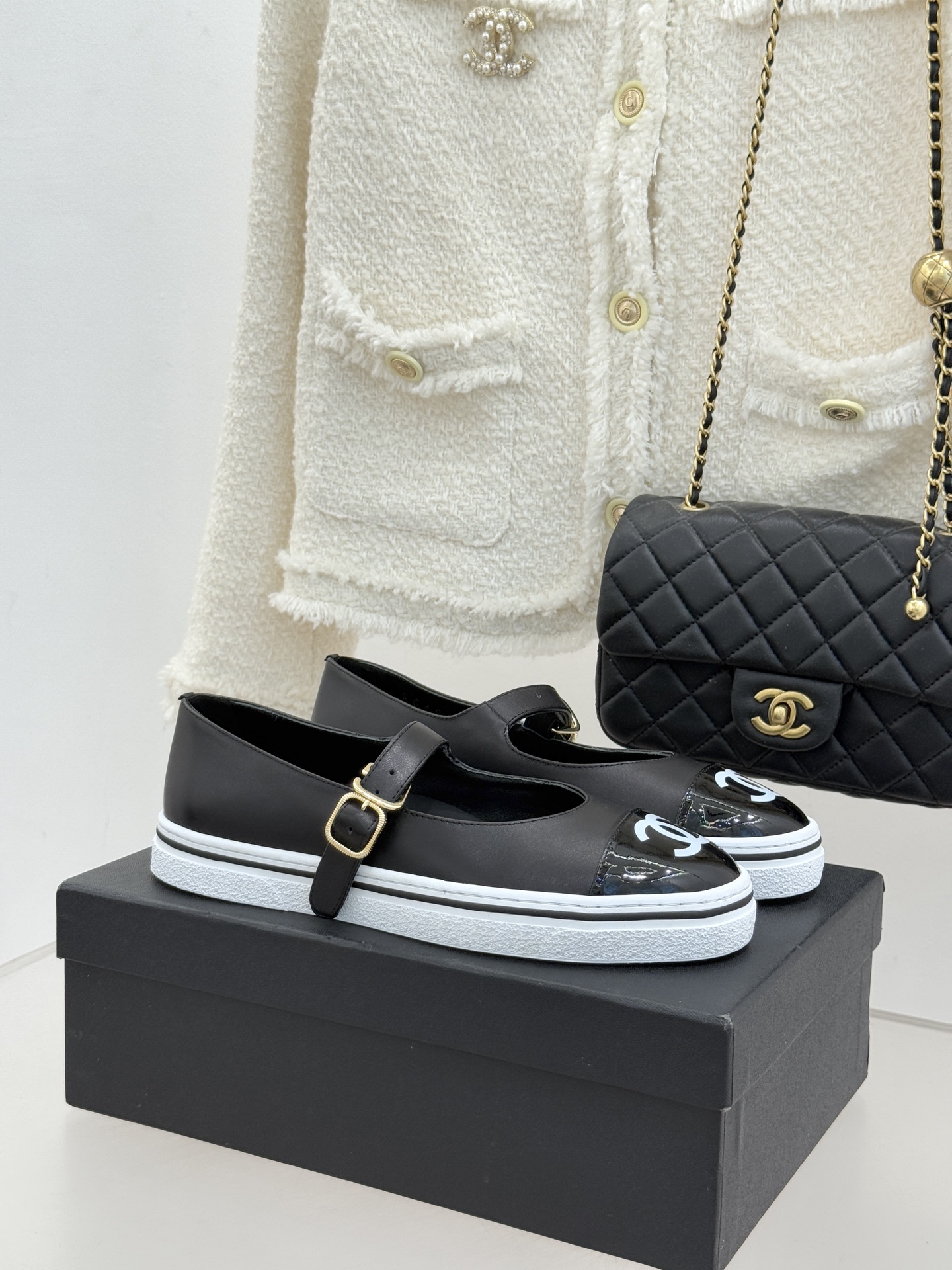 샤넬(CHANEL) 배색 플랫폼 메리제인 슈즈 신발