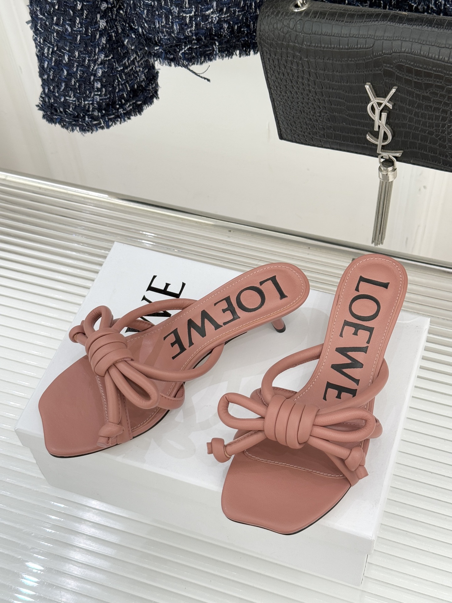 로에베(LOEWE) 리본 캣힐 슬리퍼 신발