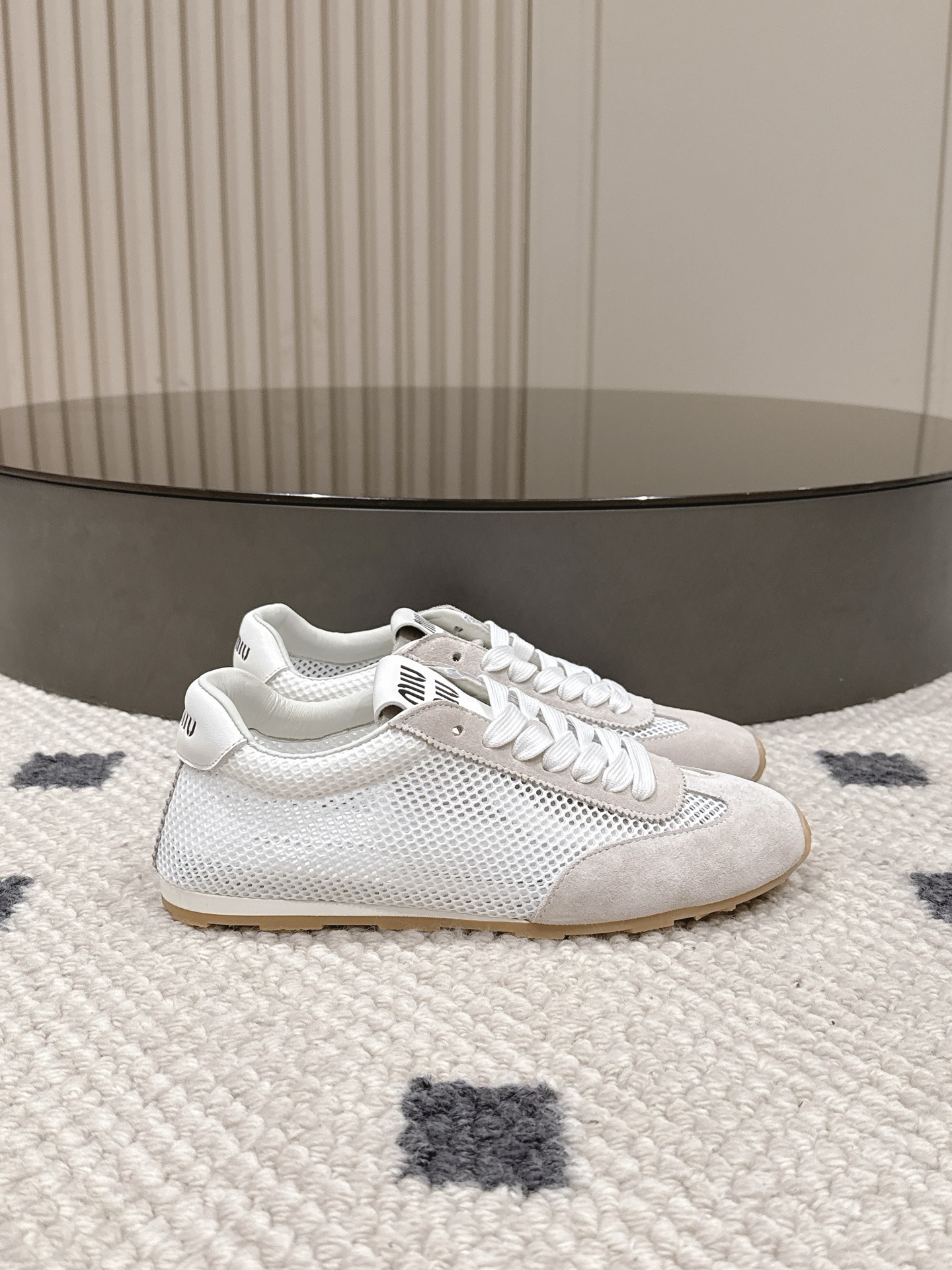 미우미우(MiuMiu) 메쉬 독일군 트레이너 스니커즈 신발