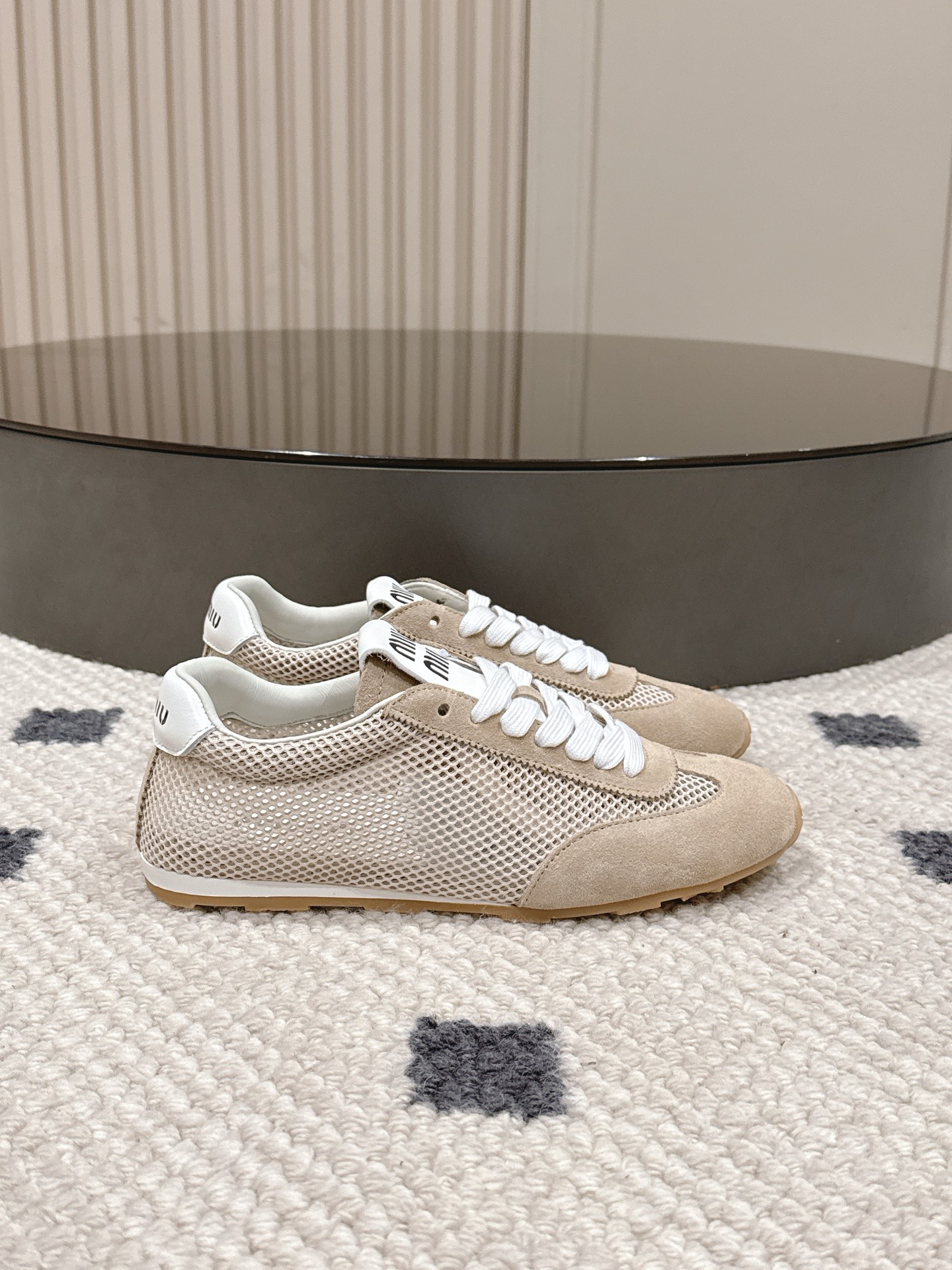 미우미우(MiuMiu) 메쉬 독일군 트레이너 스니커즈 신발