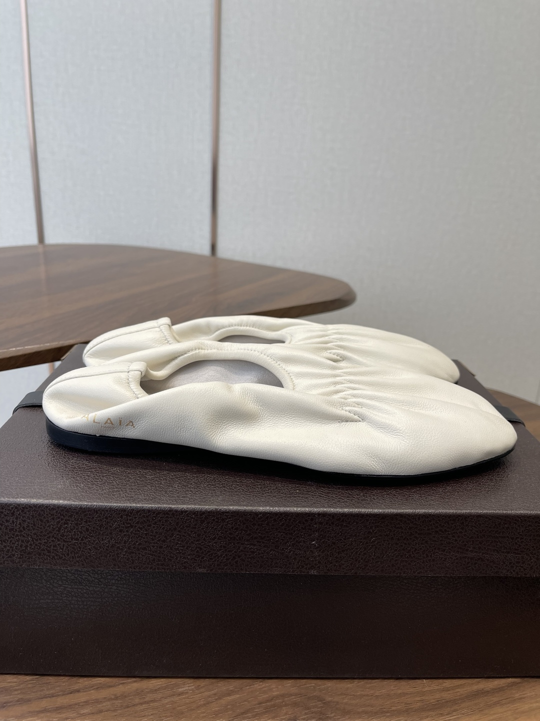 알라이아(ALAIA) 발레리나 플랫 슈즈 신발