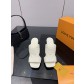 루이비통(LV) 엠보싱 로고 하이힐 뮬 슬리퍼 신발