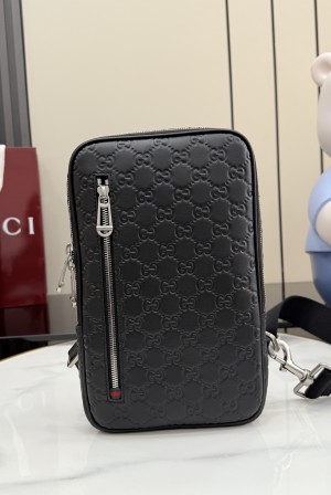 GUCCI 구찌 GG 엠블럼 블랙 엠보싱 슬림 메신저백 크로스백 가방 (850238)