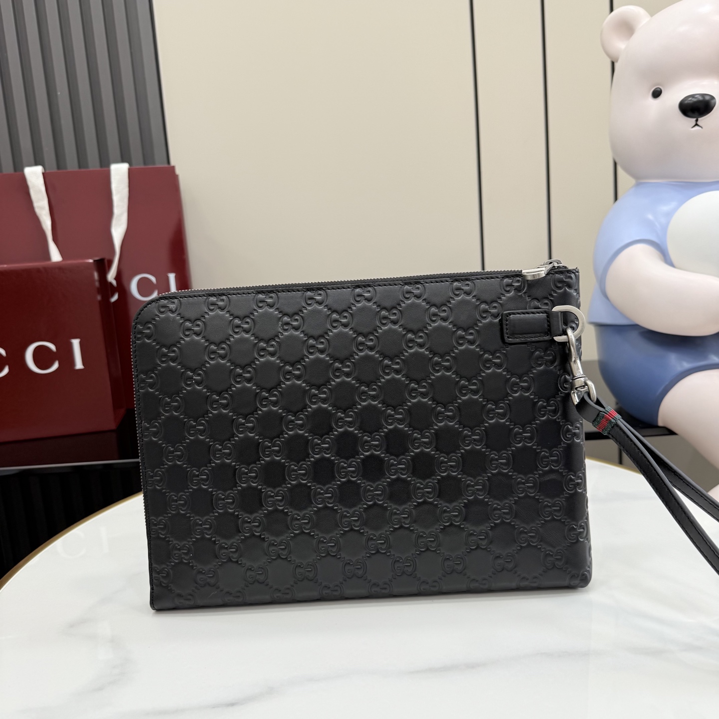 GUCCI 구찌 GG 엠블럼 블랙 엠보싱 레더 클러치 가방 (850223)