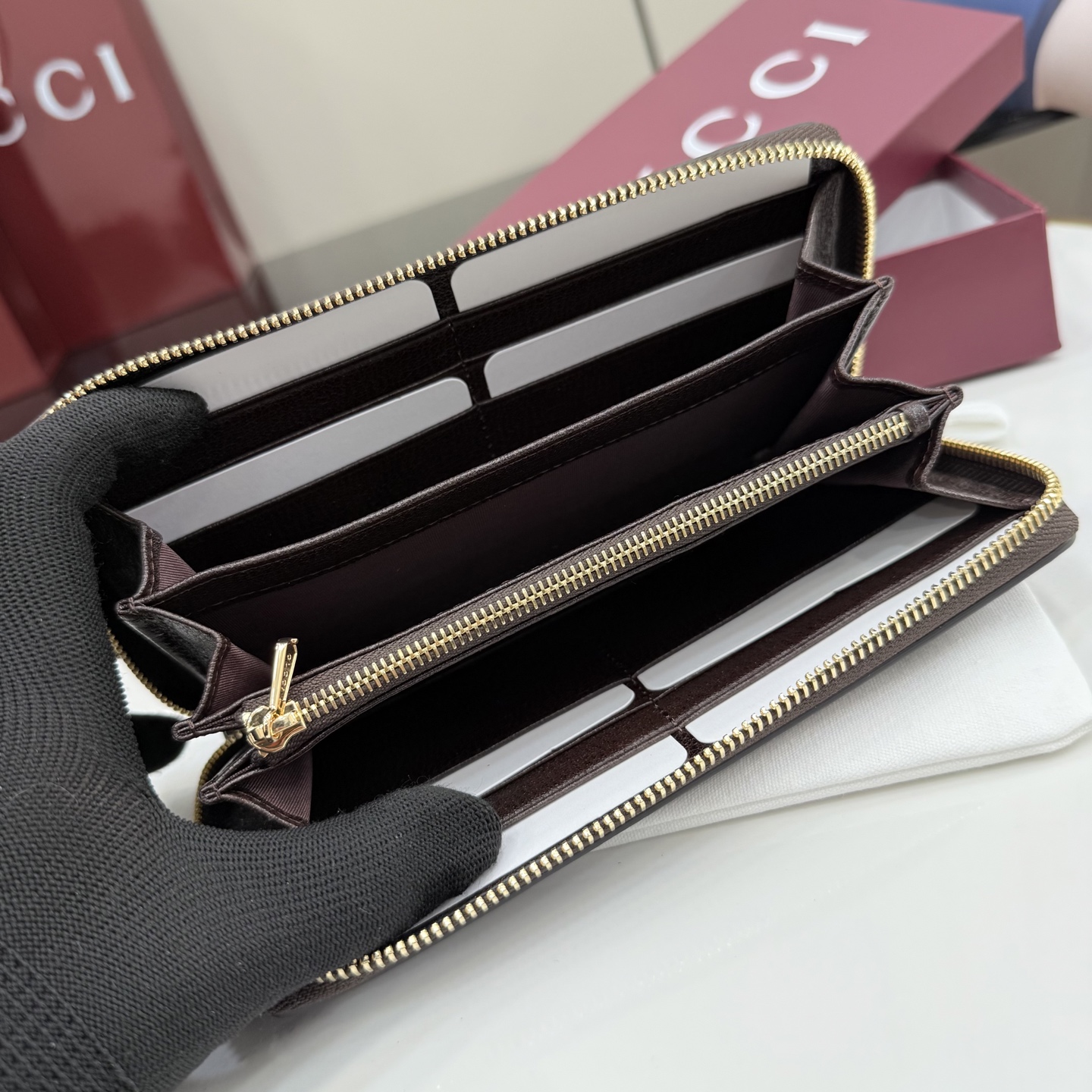 GUCCI 구찌 2026 SS 리라(Lira) 짚 어라운드 장지갑 (867318)