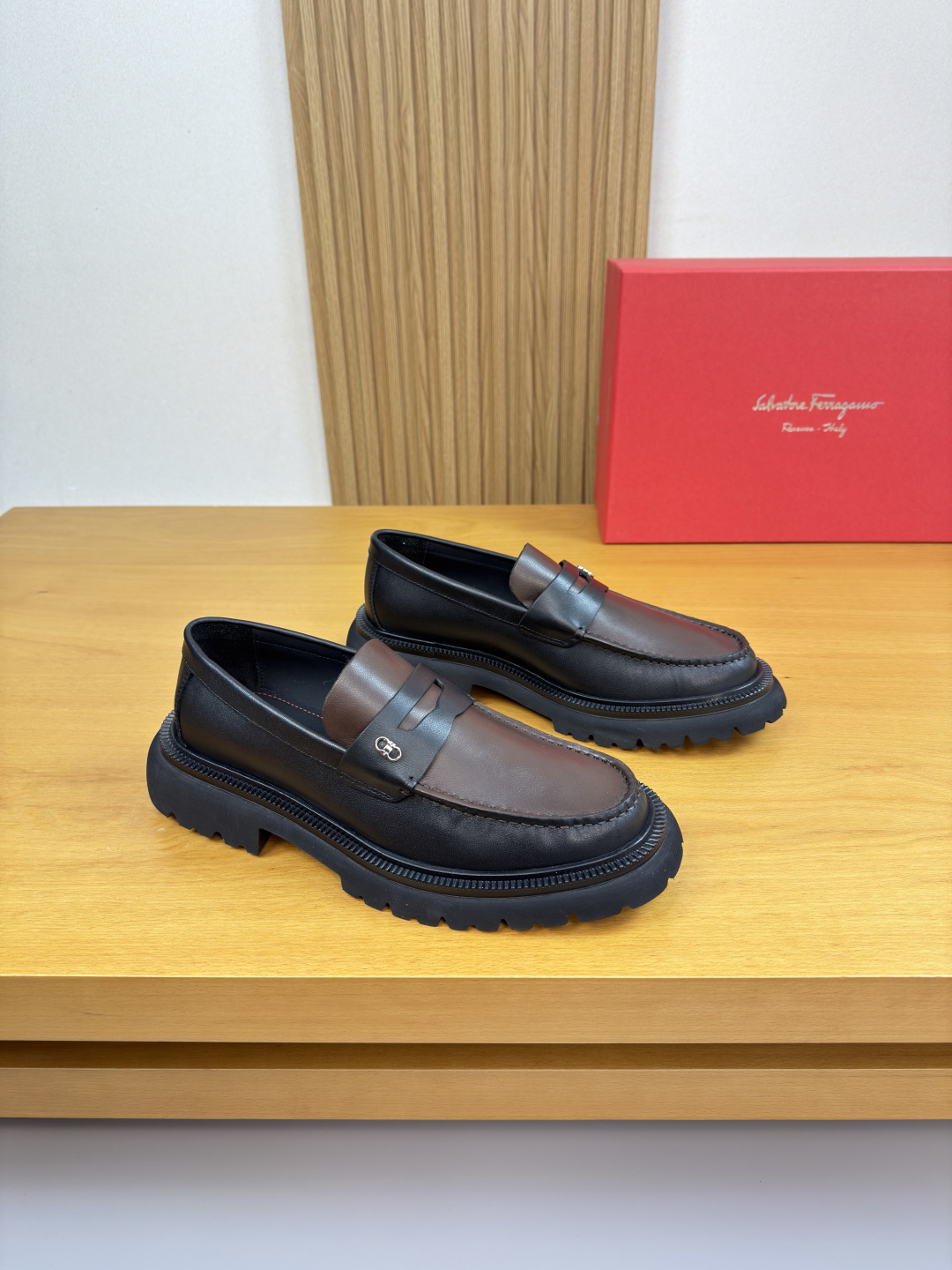 Ferragamo 페라가모 나파 레더 드레스 슈즈 로퍼 구두 신발