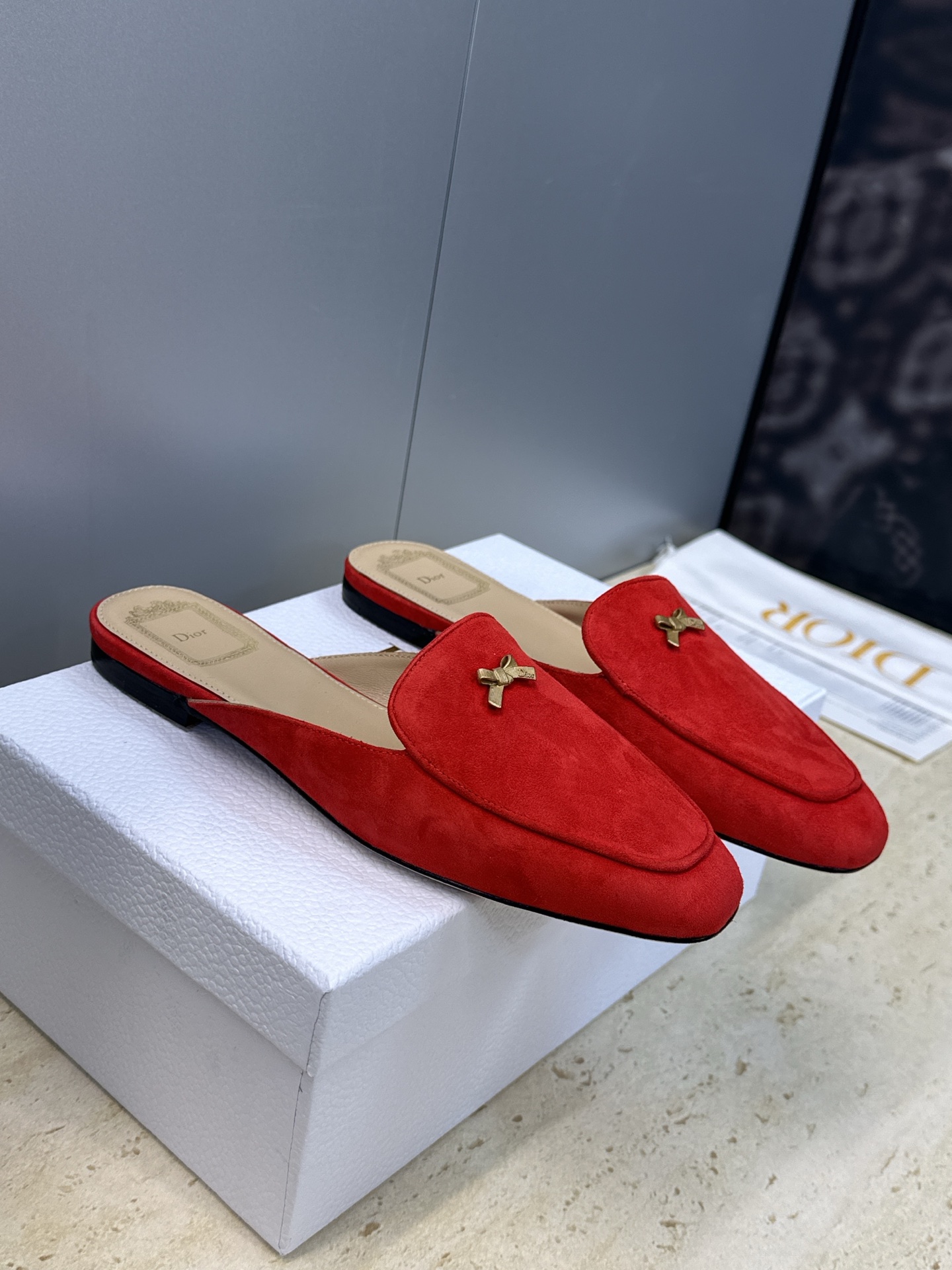 디올(DIOR) 베이비 보우 젤리 컬러 뮬 신발