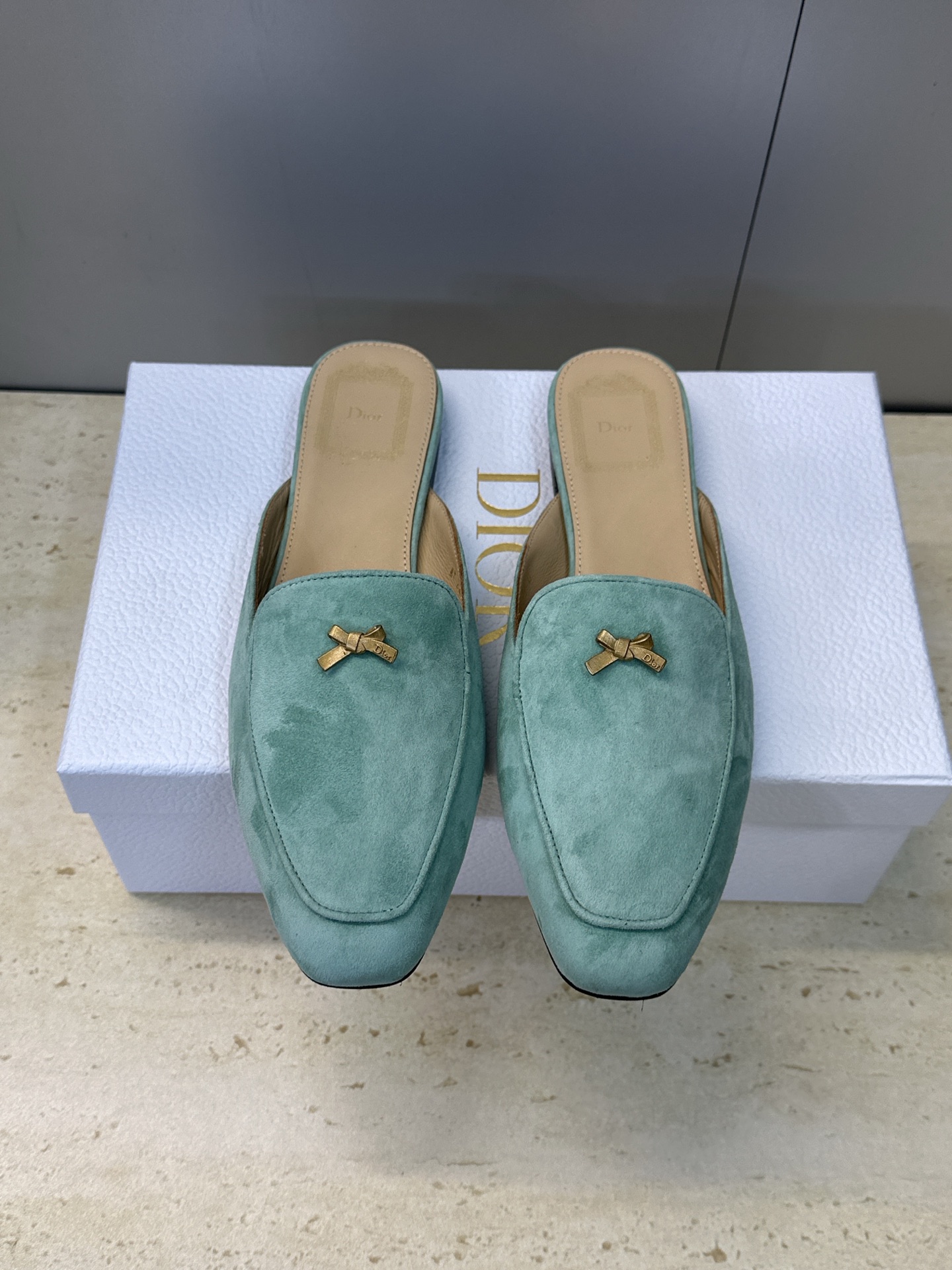 디올(DIOR) 베이비 보우 젤리 컬러 뮬 신발