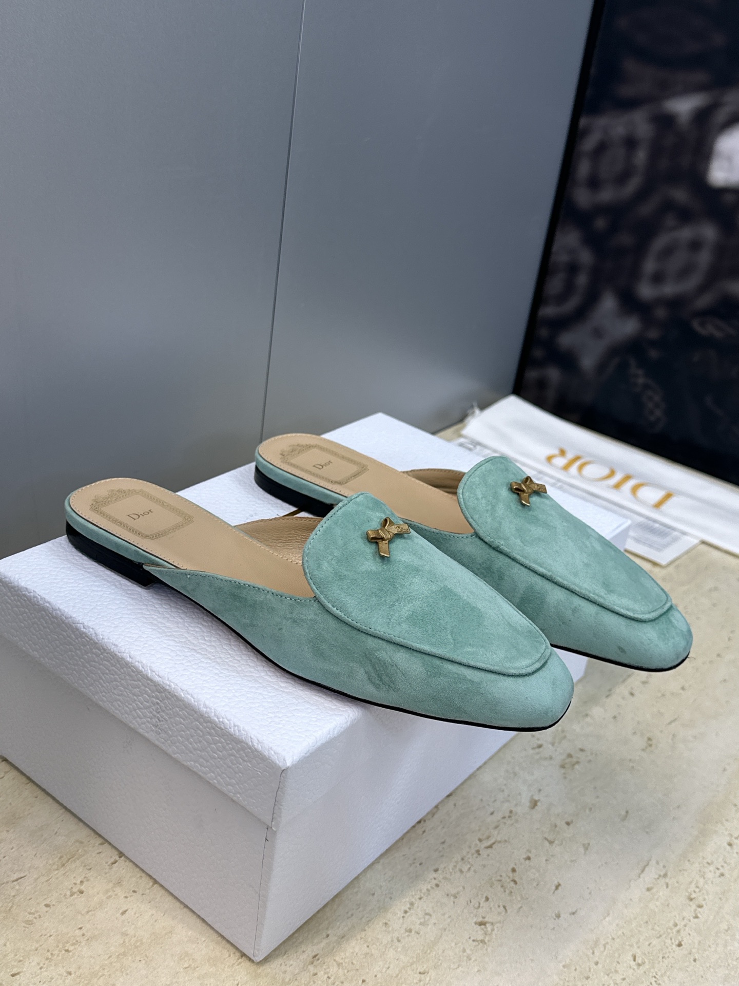 디올(DIOR) 베이비 보우 젤리 컬러 뮬 신발