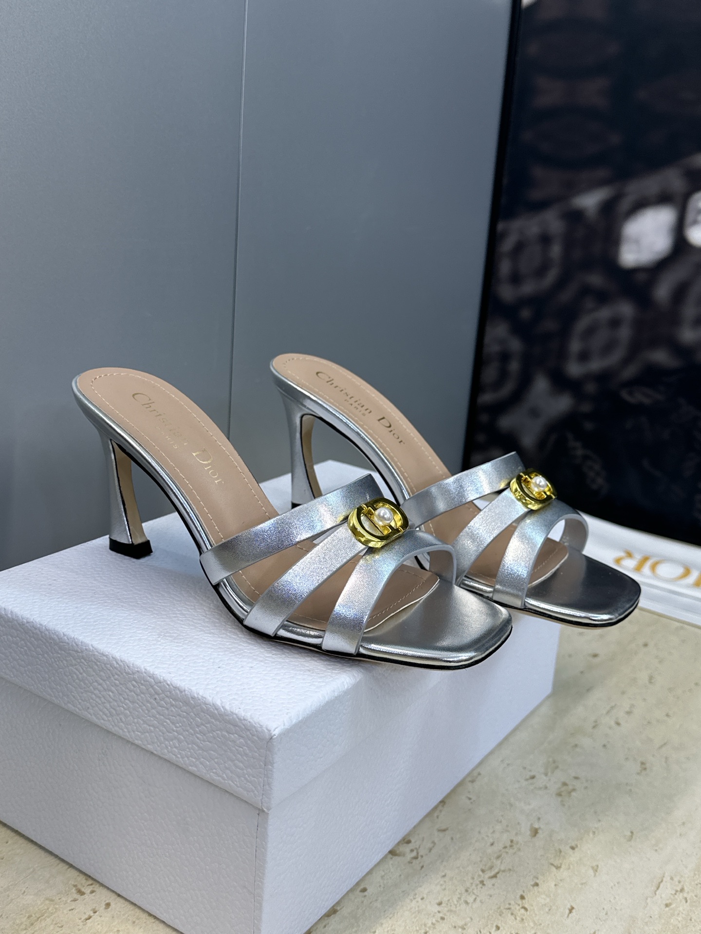 디올(DIOR) 젤리 크로스 스트랩 힐 신발