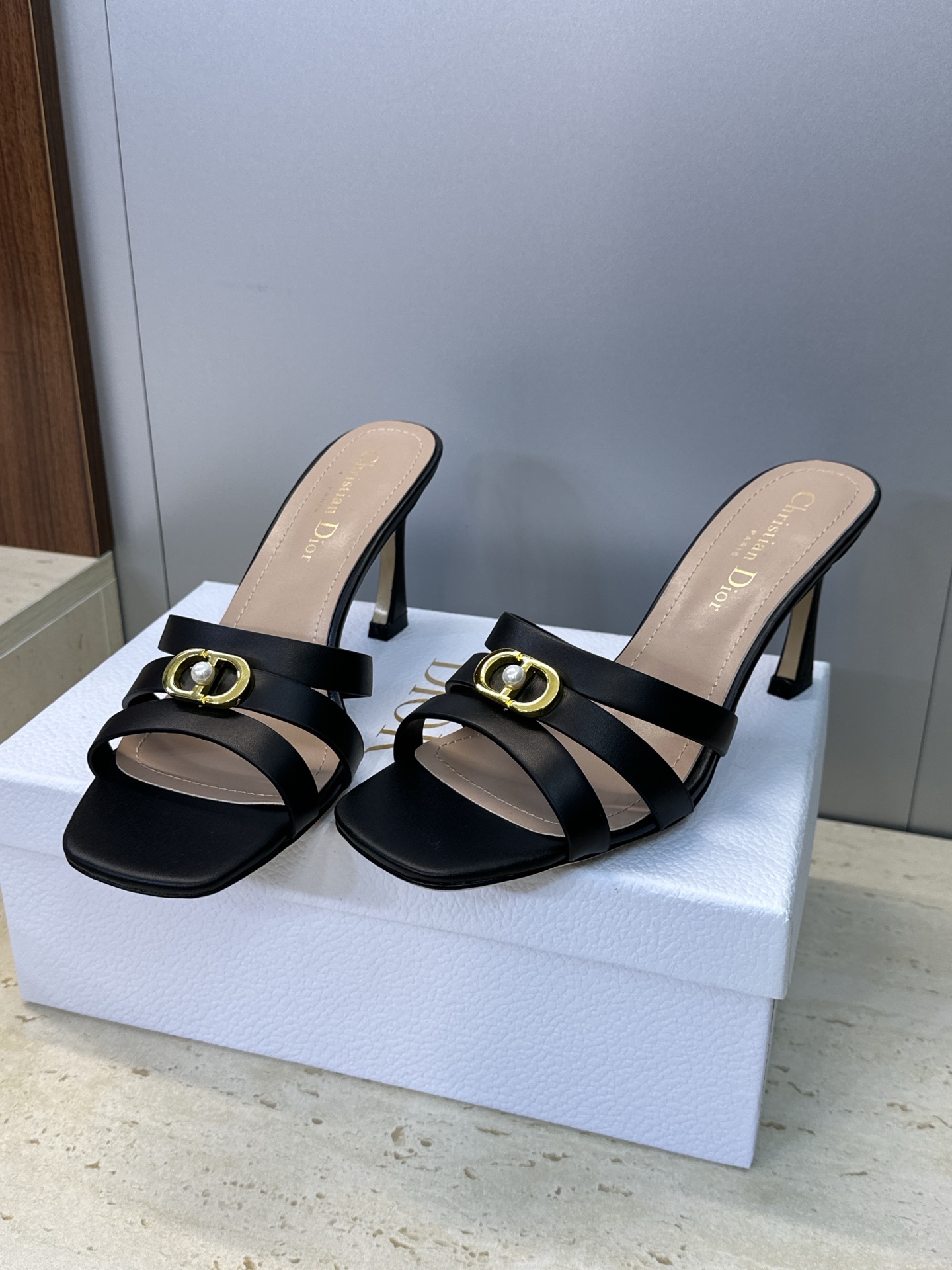 디올(DIOR) 젤리 크로스 스트랩 힐 신발