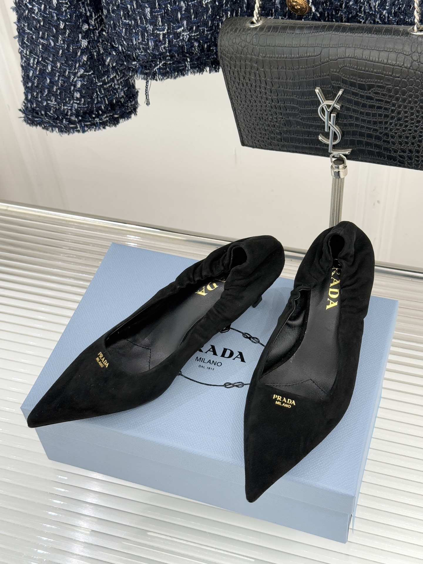 프라다(PRADA) 빈티지 레터링 캣힐 슈즈 신발