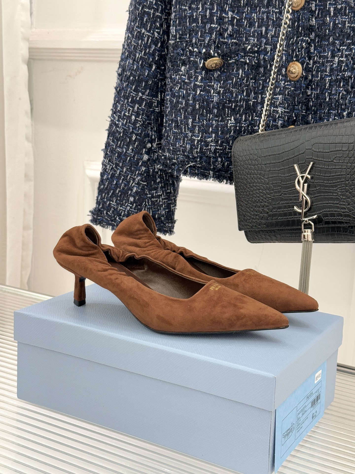 프라다(PRADA) 빈티지 레터링 캣힐 슈즈 신발