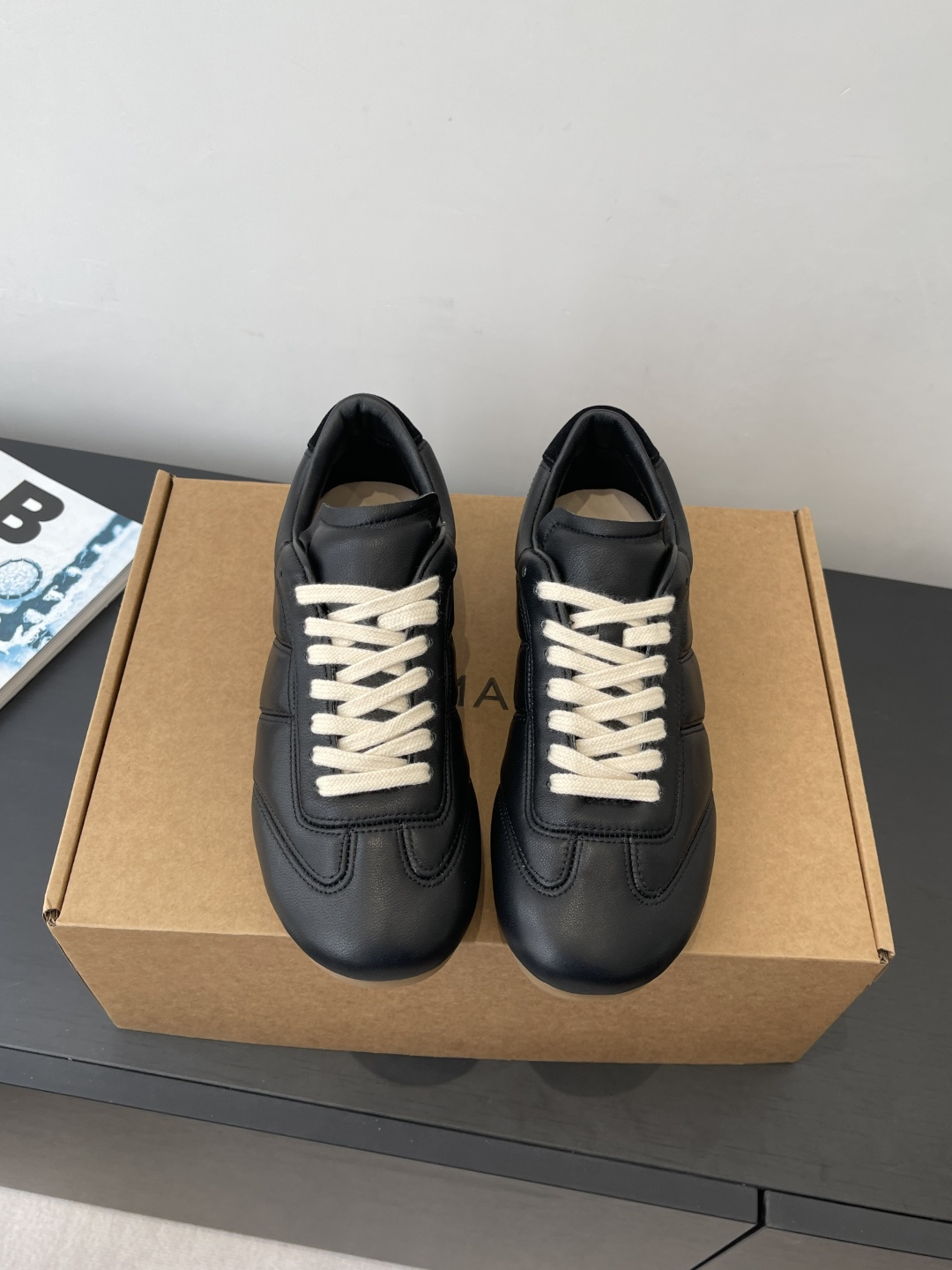 르메르(LEMAIRE) 소프트 독일군 트레이너 플랫 스니커즈 신발