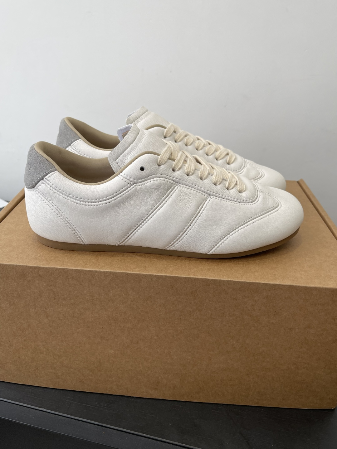 르메르(LEMAIRE) 소프트 독일군 트레이너 플랫 스니커즈 신발