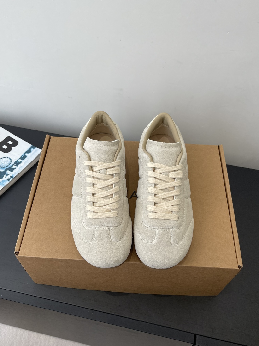 르메르(LEMAIRE) 소프트 독일군 트레이너 플랫 스니커즈 신발