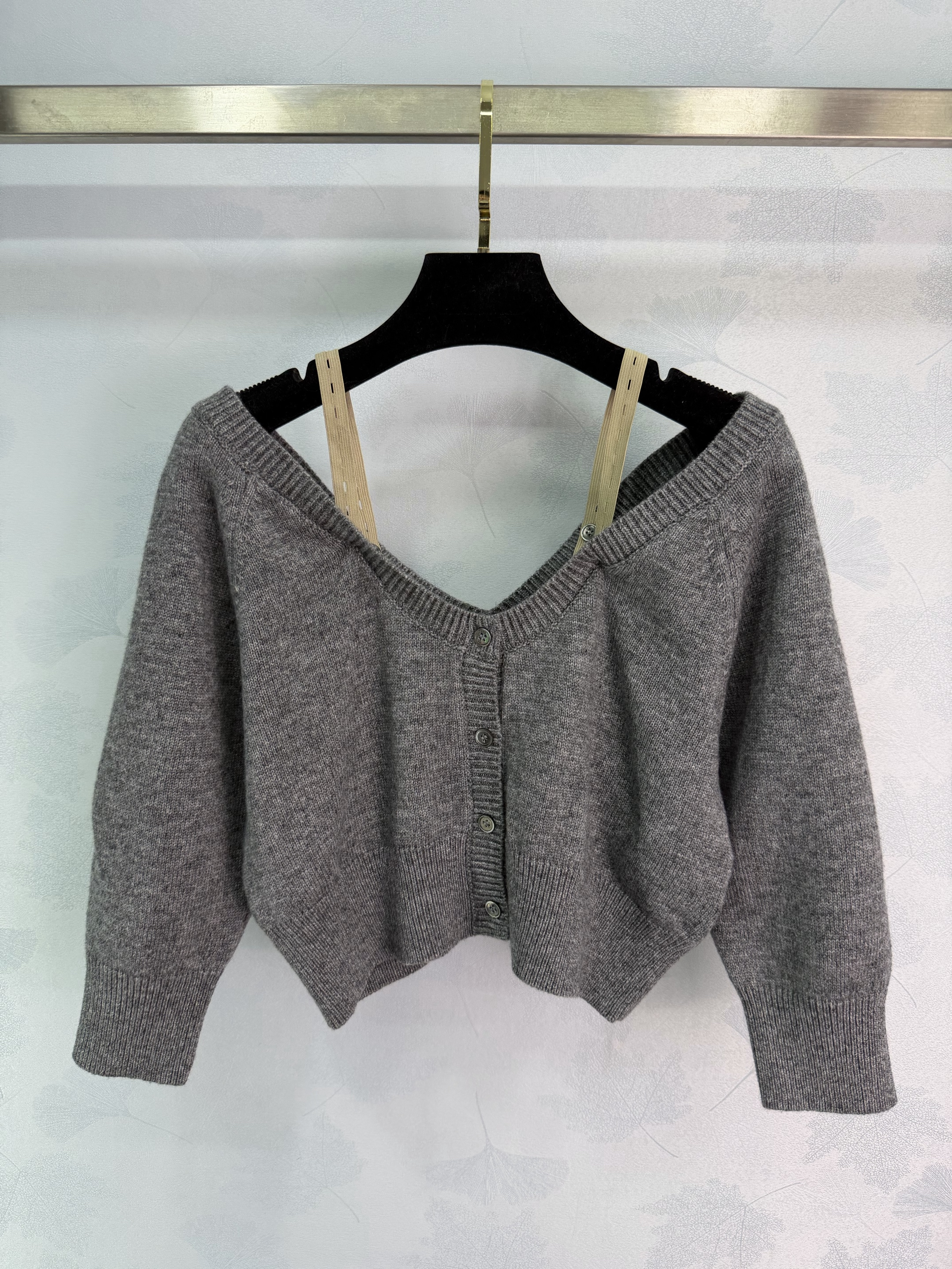 miumiu 미우미우 26SS 다크 그레이 울 가디건 의류